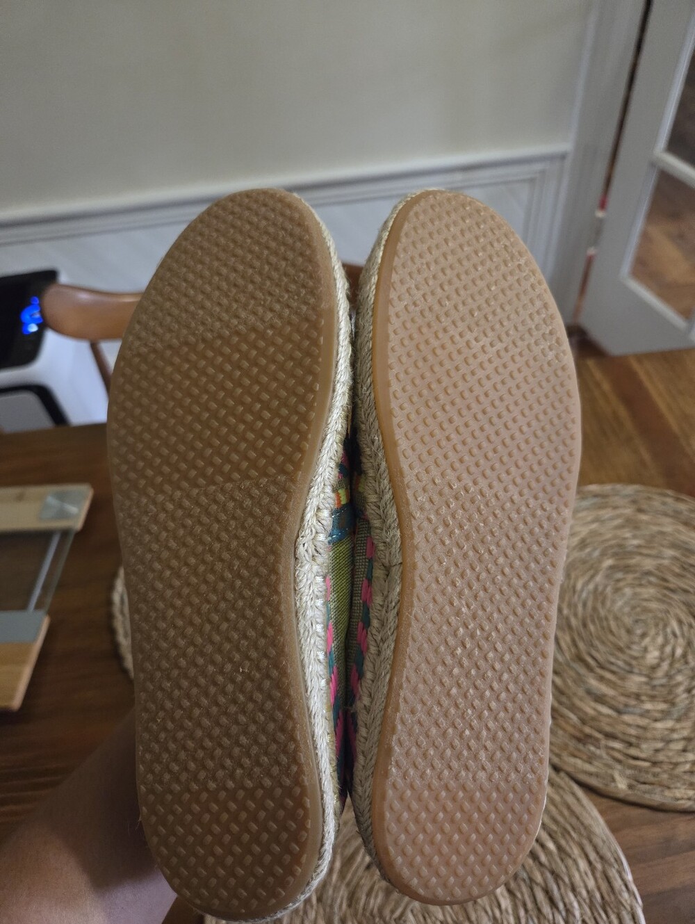 Colorful TOMS - Picture 2 of 6